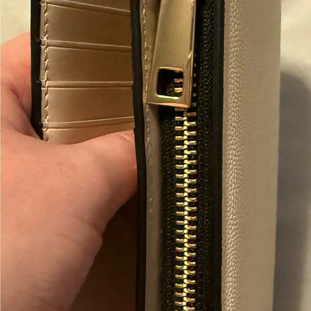 Marc Jacobs Cream Wallet - Picture 5 of 5